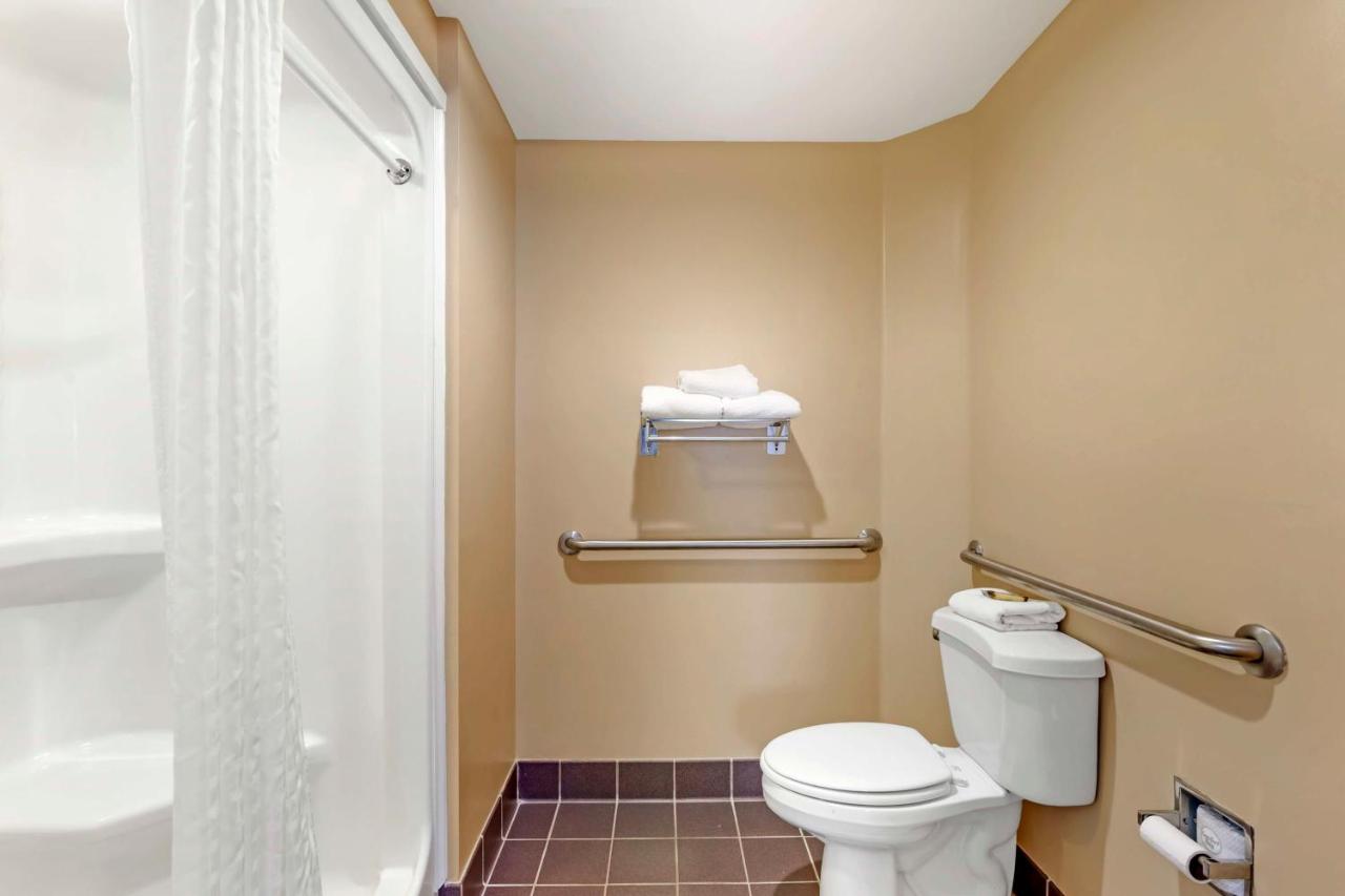 Double Room with Two Double Beds - Disability Access/hearing Accessible at Best Western Plus Kingsland