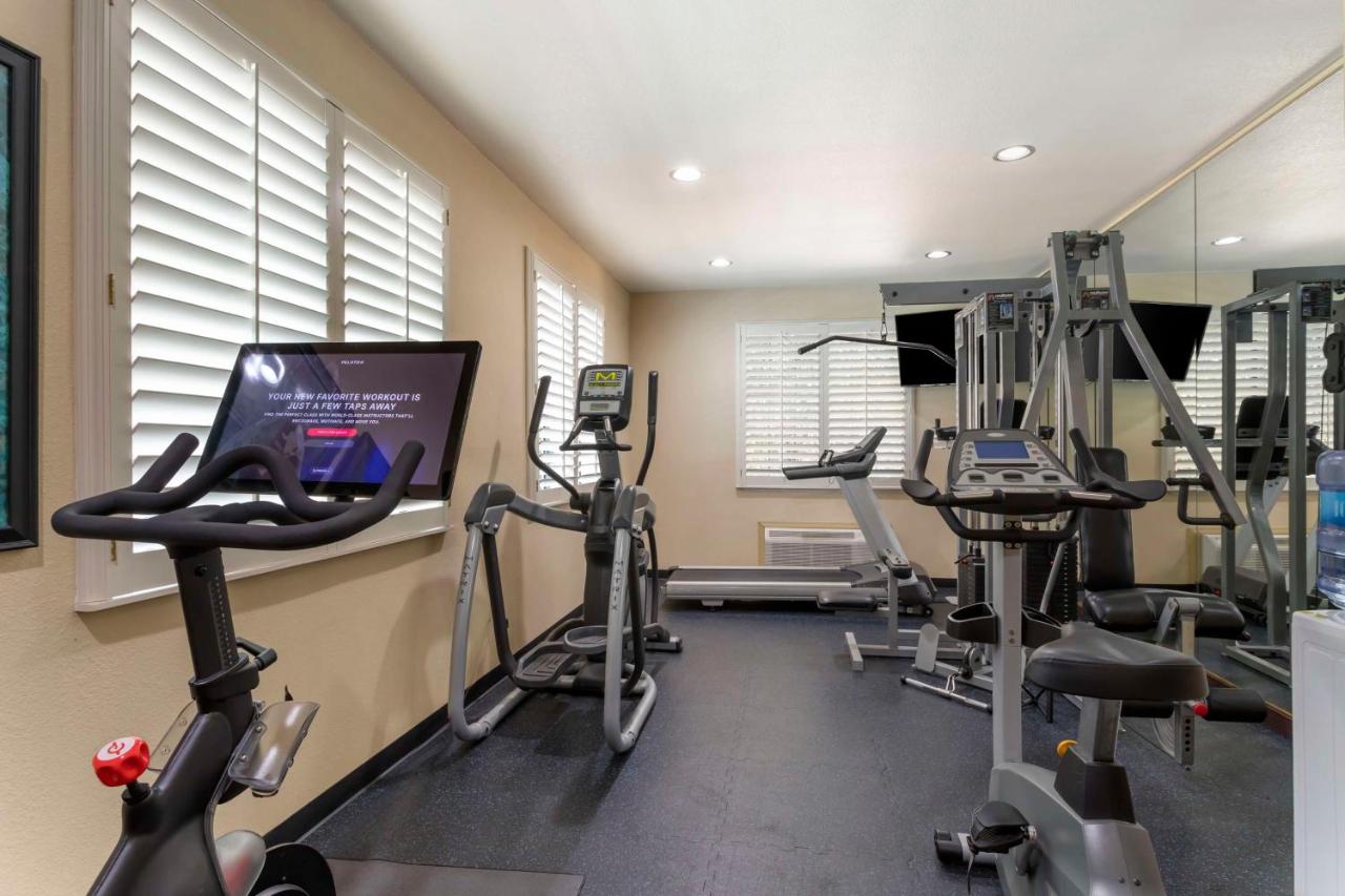 | Best Western Plus Crown Colony Inn & Suites