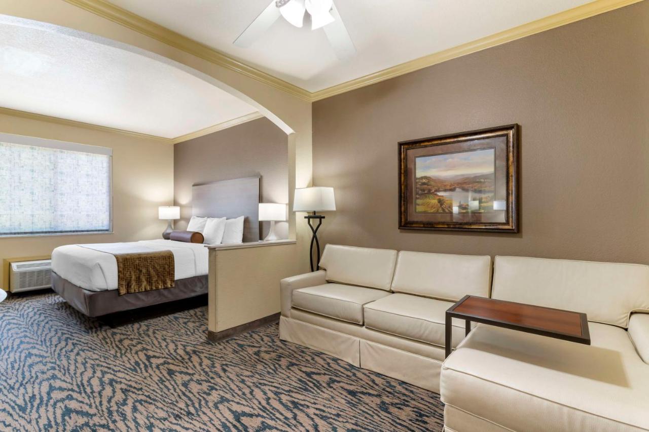 | Best Western Plus Crown Colony Inn & Suites