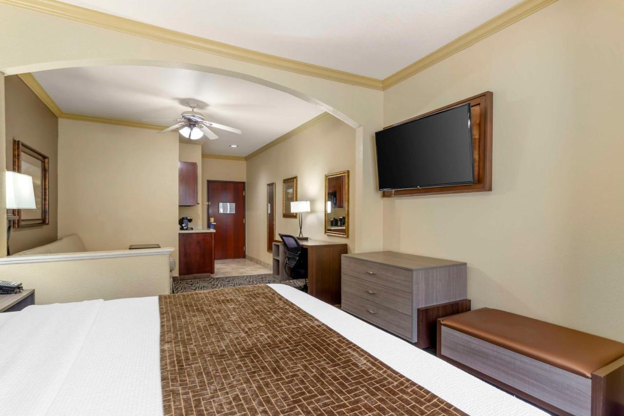 | Best Western Plus Crown Colony Inn & Suites