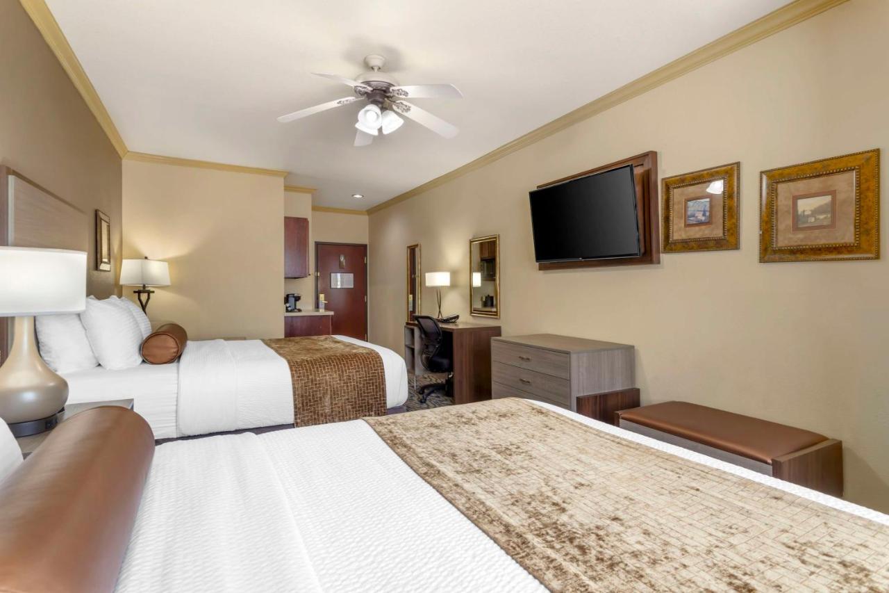 | Best Western Plus Crown Colony Inn & Suites