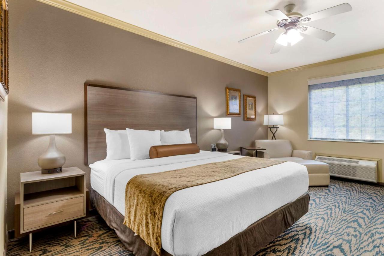 | Best Western Plus Crown Colony Inn & Suites