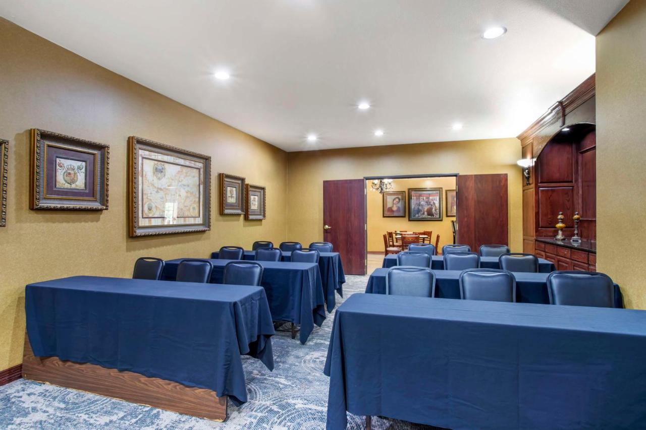 | Best Western Plus Crown Colony Inn & Suites