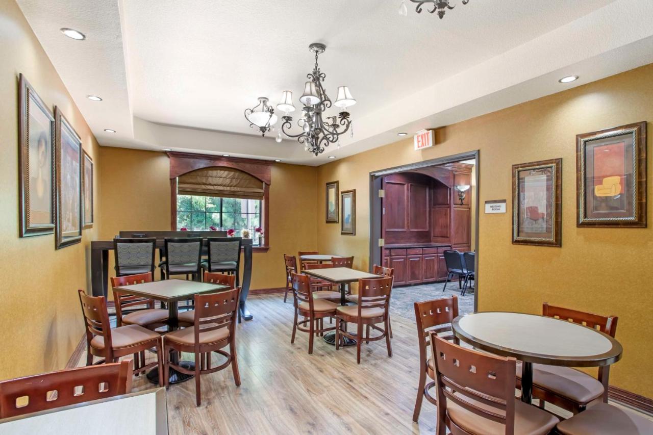 | Best Western Plus Crown Colony Inn & Suites