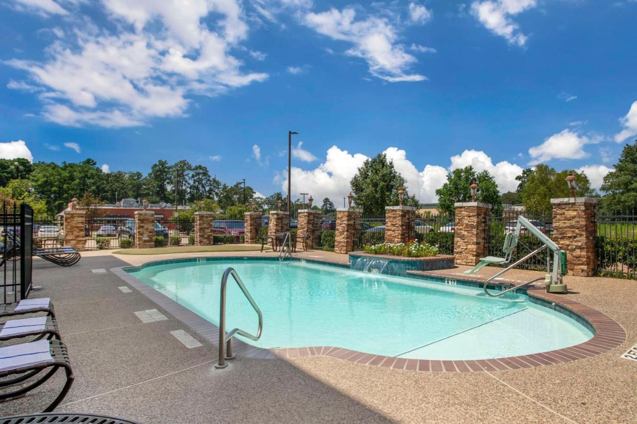 | Best Western Plus Crown Colony Inn & Suites