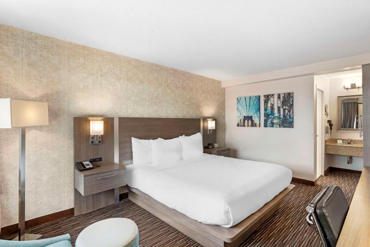 King Room - Non-Smoking at Best Western Mill River Manor