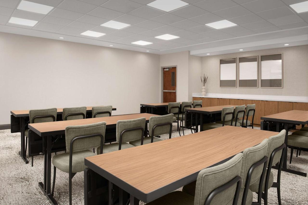 | Hampton Inn & Suites Paso Robles