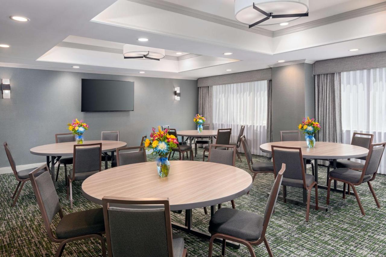 | Hampton Inn Hartford Airport