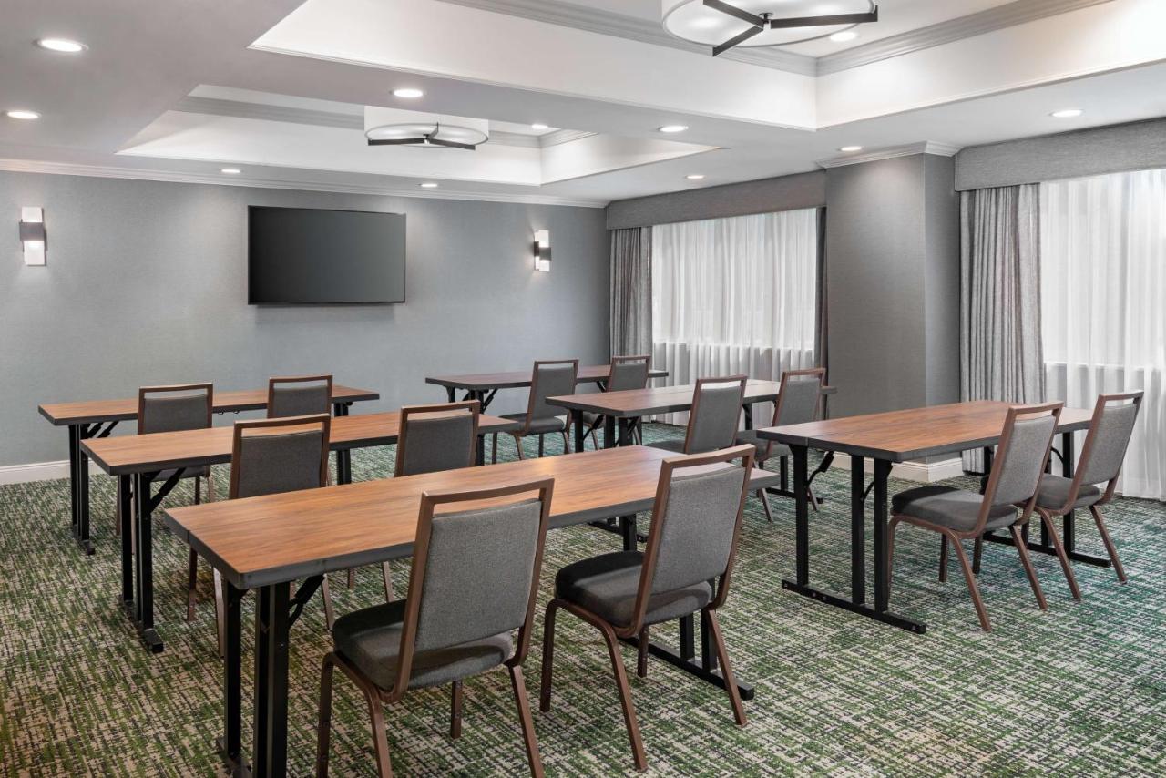 | Hampton Inn Hartford Airport