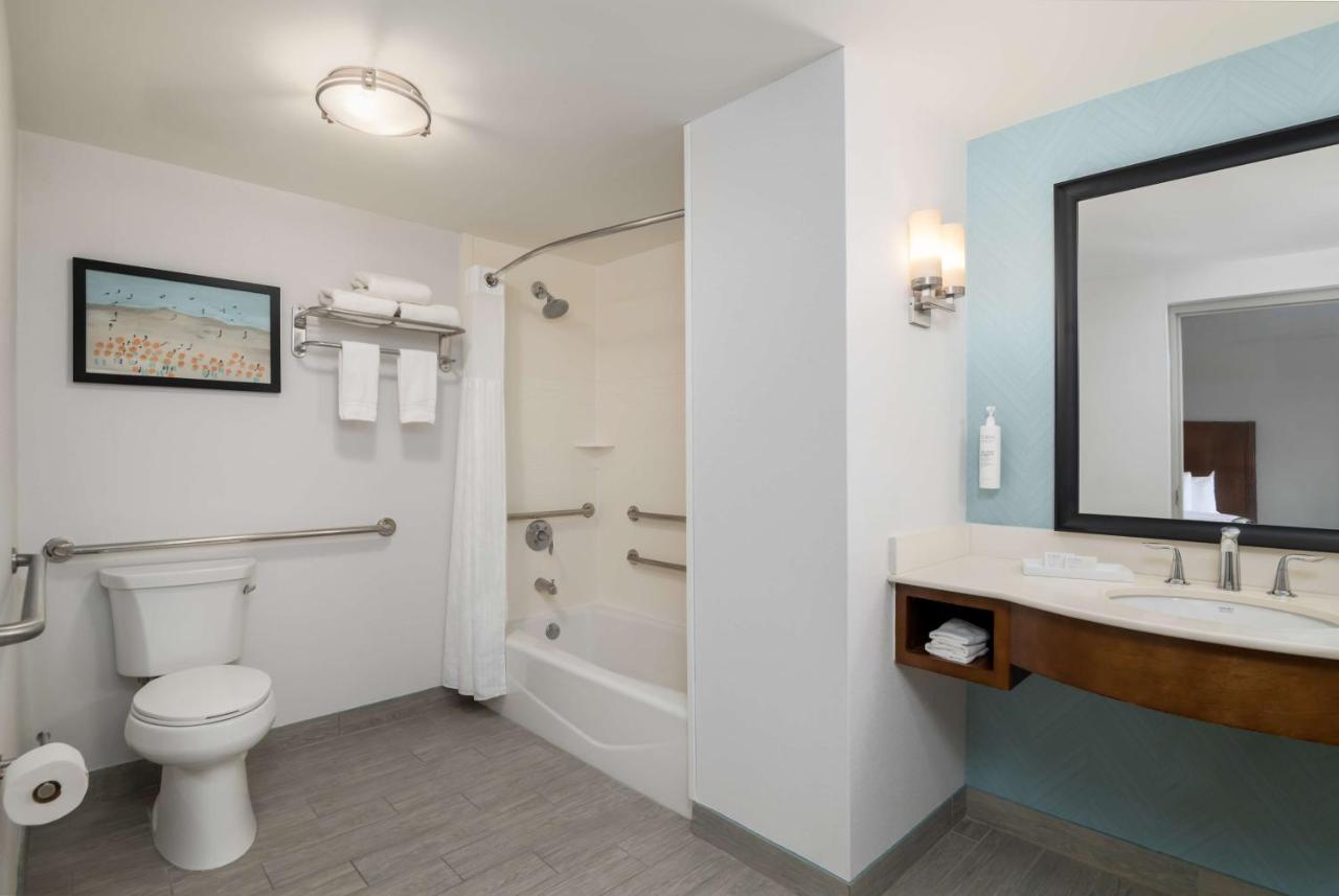 King Room Oceanfront with Balcony - Moblity/Hearing Accessible at Hilton Garden Inn Daytona Beach Oceanfront