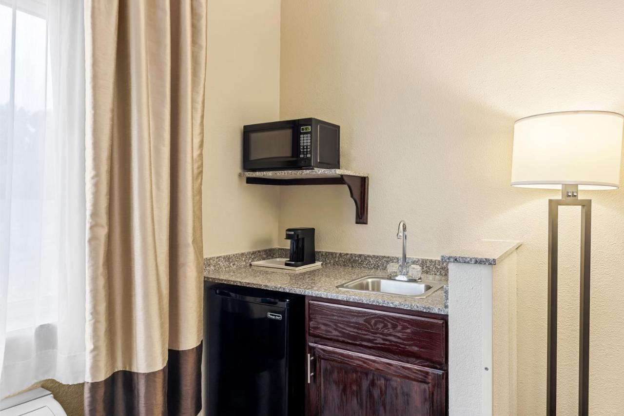 Business Room - Non-Smoking at Comfort Inn & Suites Pueblo