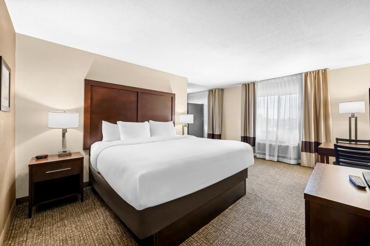 Efficiency King Room - Non-Smoking at Comfort Inn & Suites Pueblo