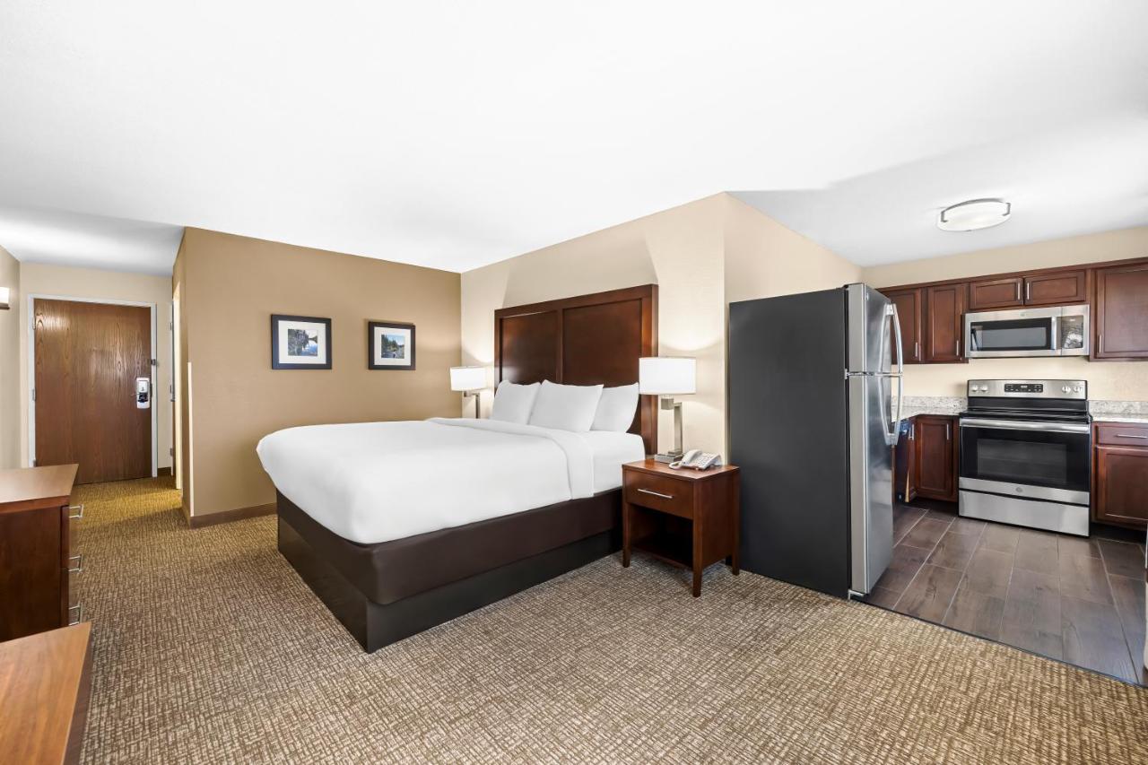 Efficiency King Room - Non-Smoking at Comfort Inn & Suites Pueblo