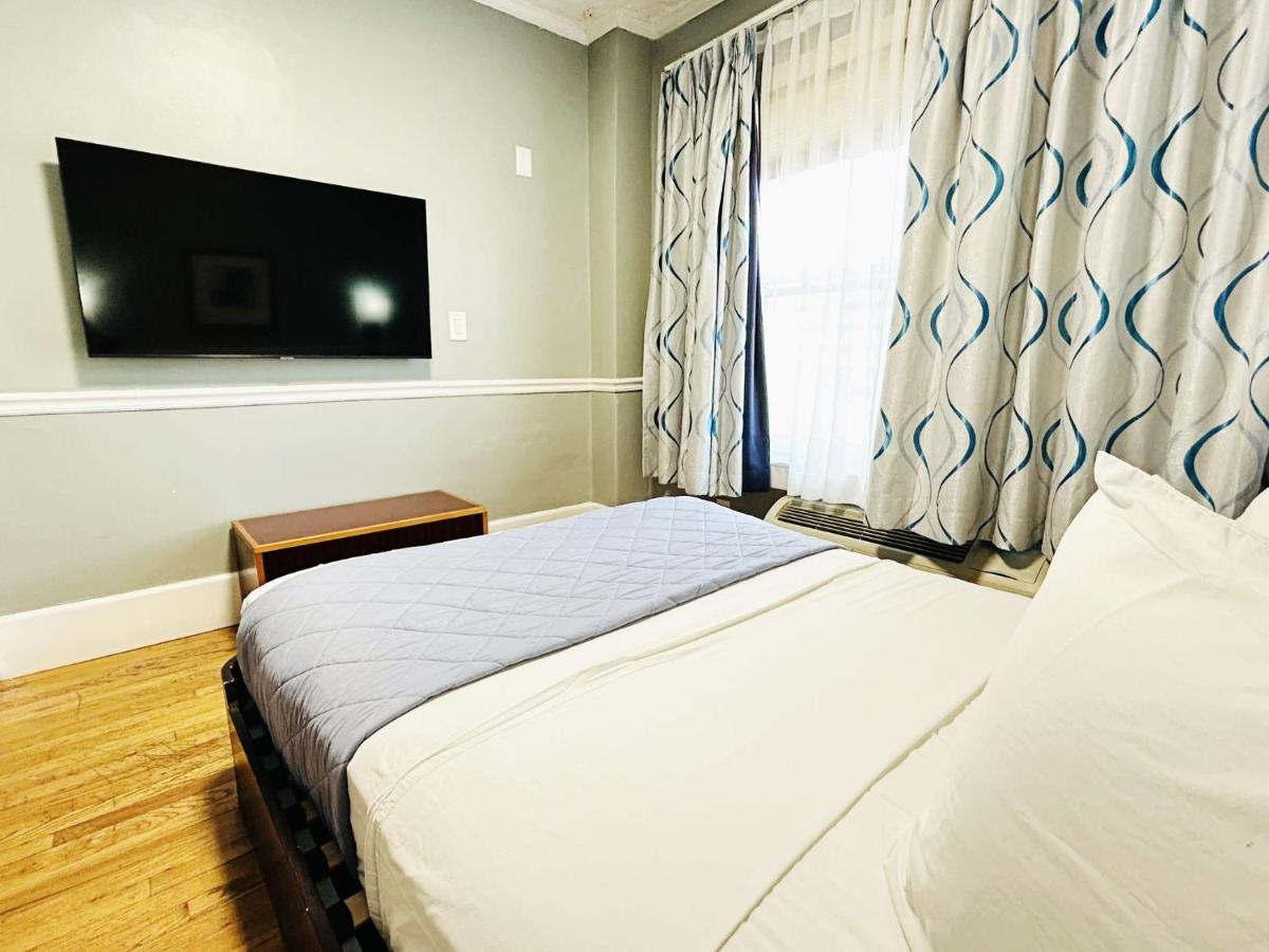 Standard Queen Room at Ponce De Leon Hotel
