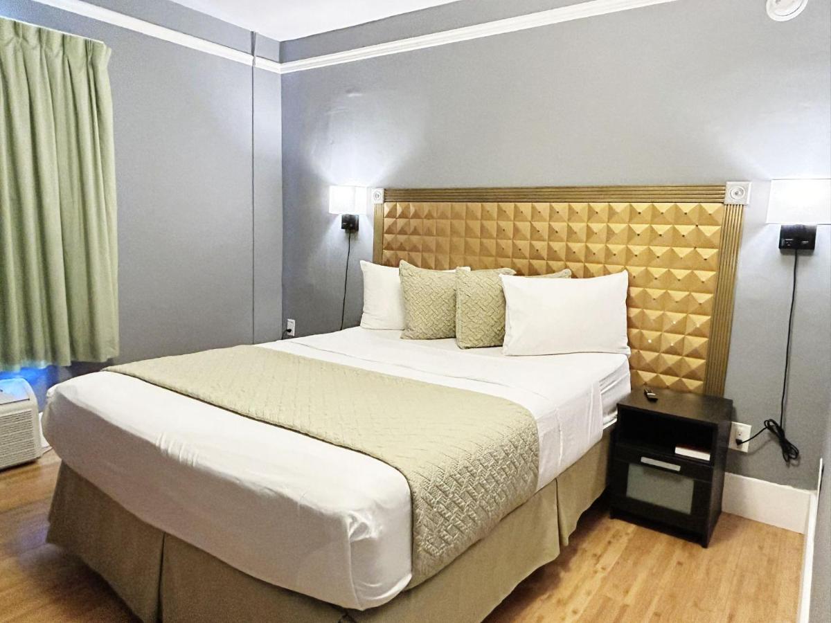 Standard Queen Room at Ponce De Leon Hotel