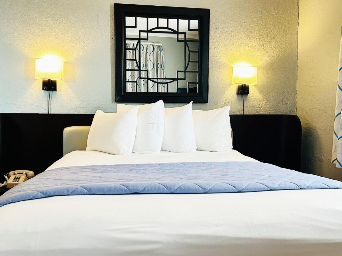 | Ponce De Leon Hotel