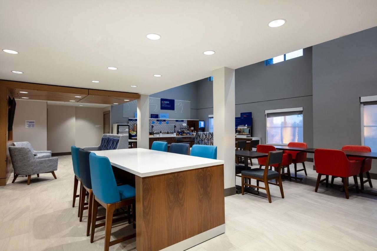 | Holiday Inn Express Turlock, an IHG Hotel