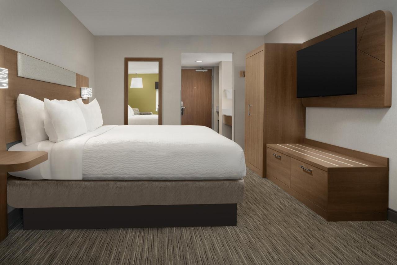 | Holiday Inn Express Saugus Logan Airport, an IHG Hotel