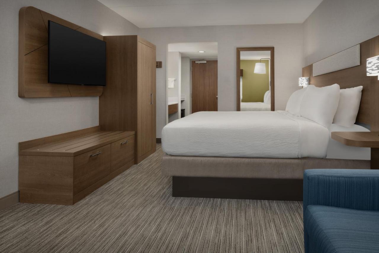  | Holiday Inn Express Saugus Logan Airport, an IHG Hotel