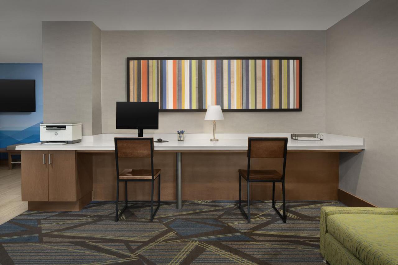 | Holiday Inn Express Andover North - Lawrence, an IHG Hotel