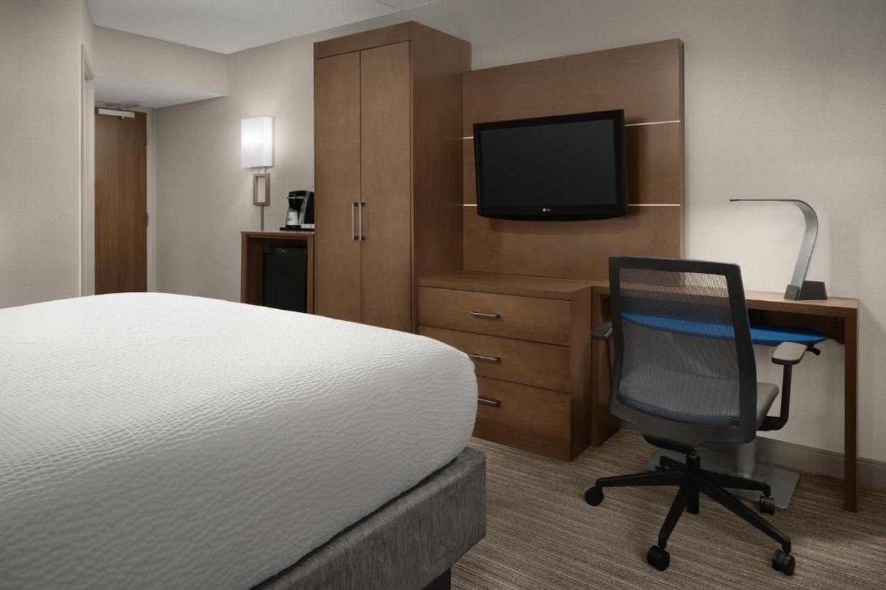 | Holiday Inn Express Andover North - Lawrence, an IHG Hotel