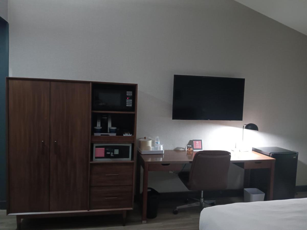 | Four Points by Sheraton Dallas Arlington Entertainment District