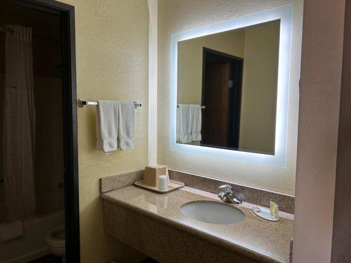 King Studio Suite - Non-Smoking at Days Inn by Wyndham Holbrook