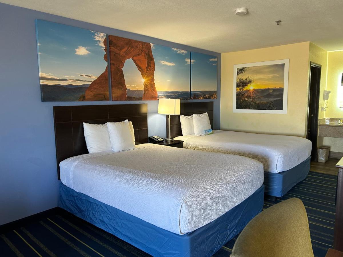 Queen Room with Two Queen Beds - Non-Smoking at Days Inn by Wyndham Holbrook