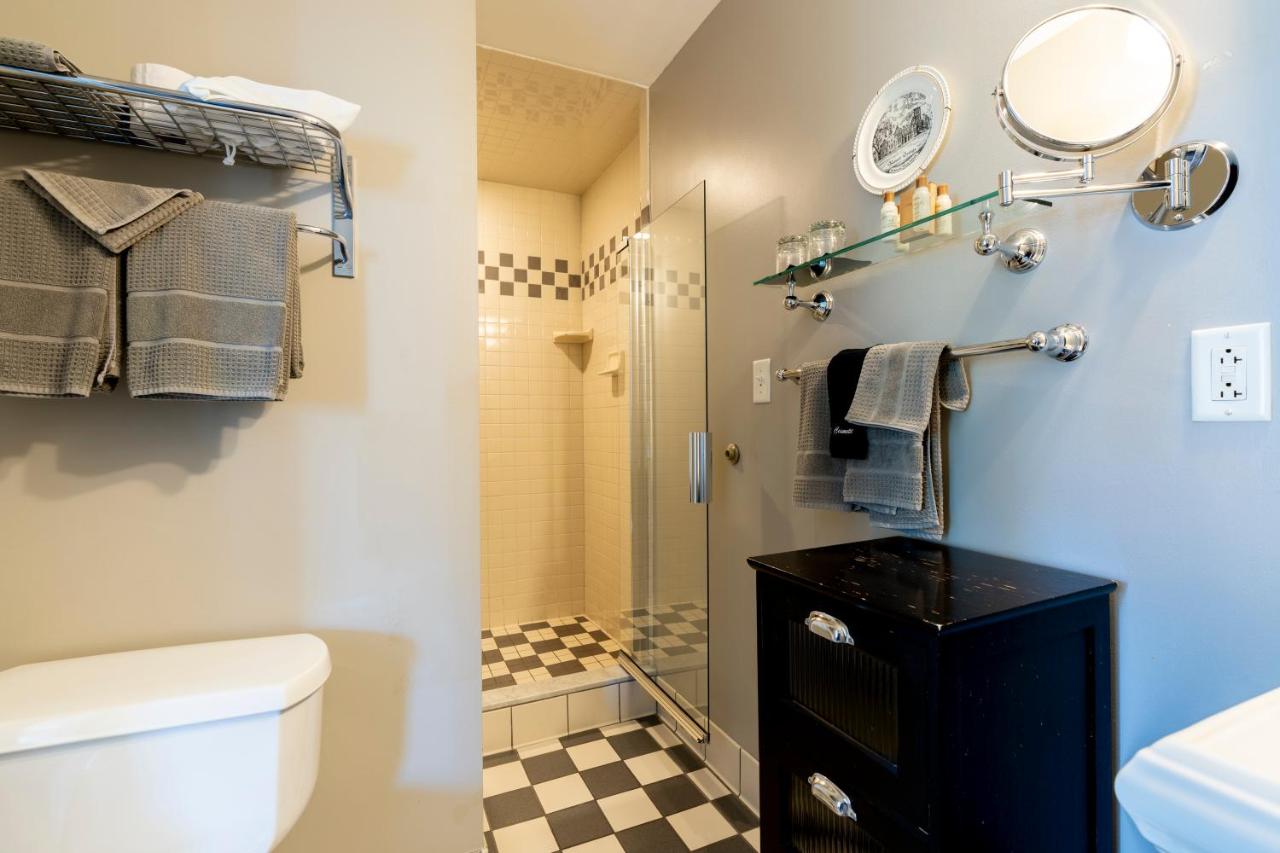 Deluxe Room at Inn on Broadway
