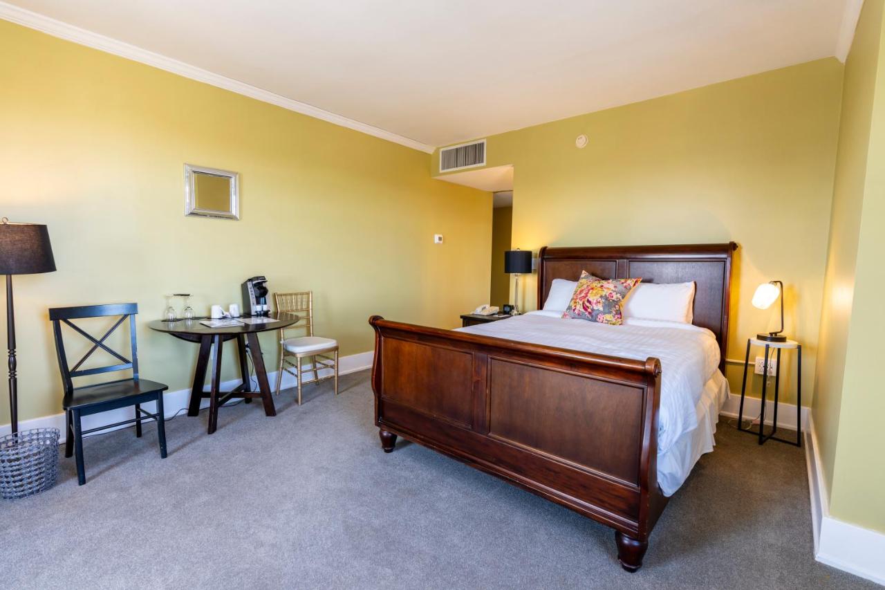 Deluxe Room at Inn on Broadway