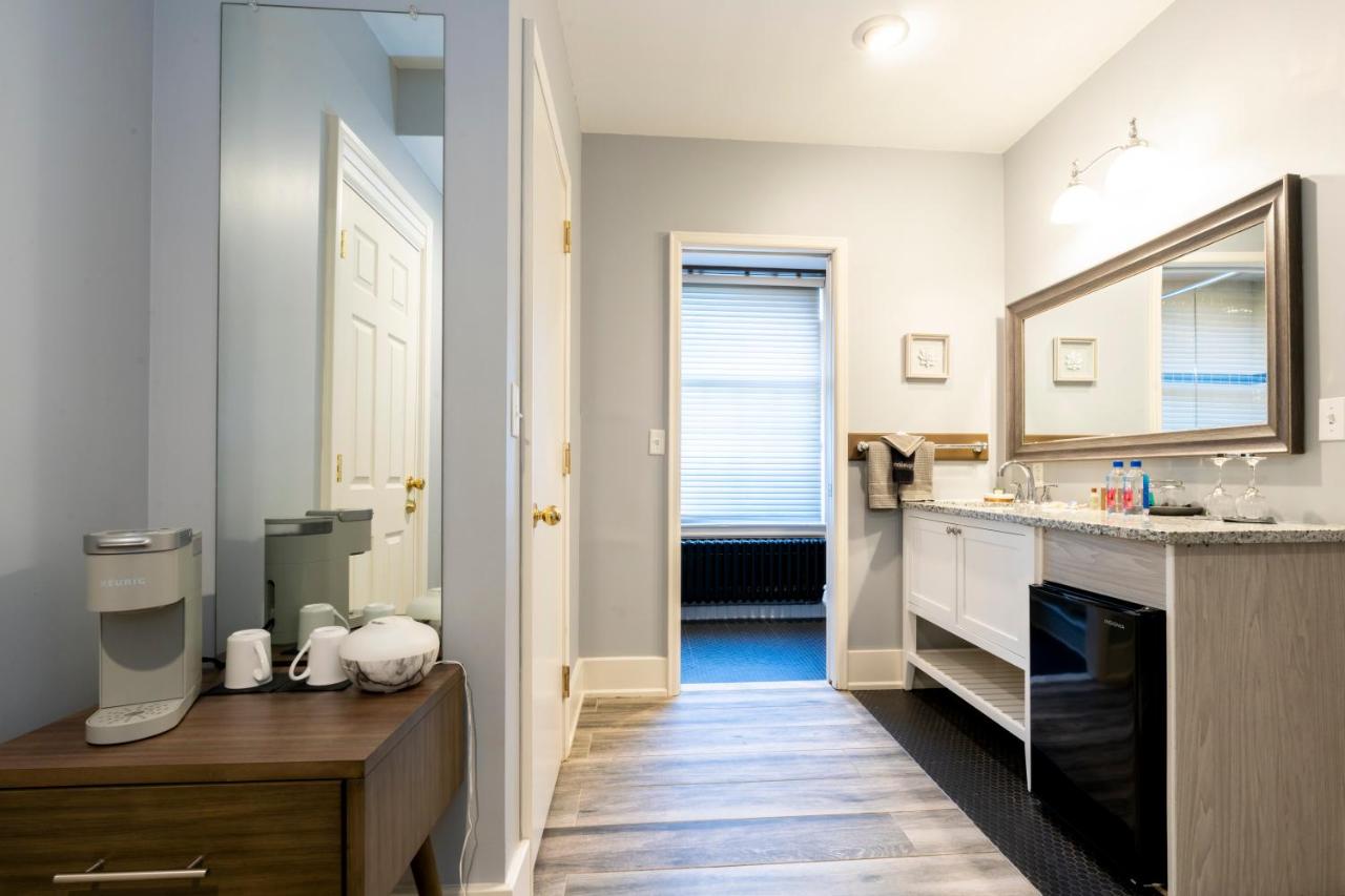 Luxury Room at Inn on Broadway