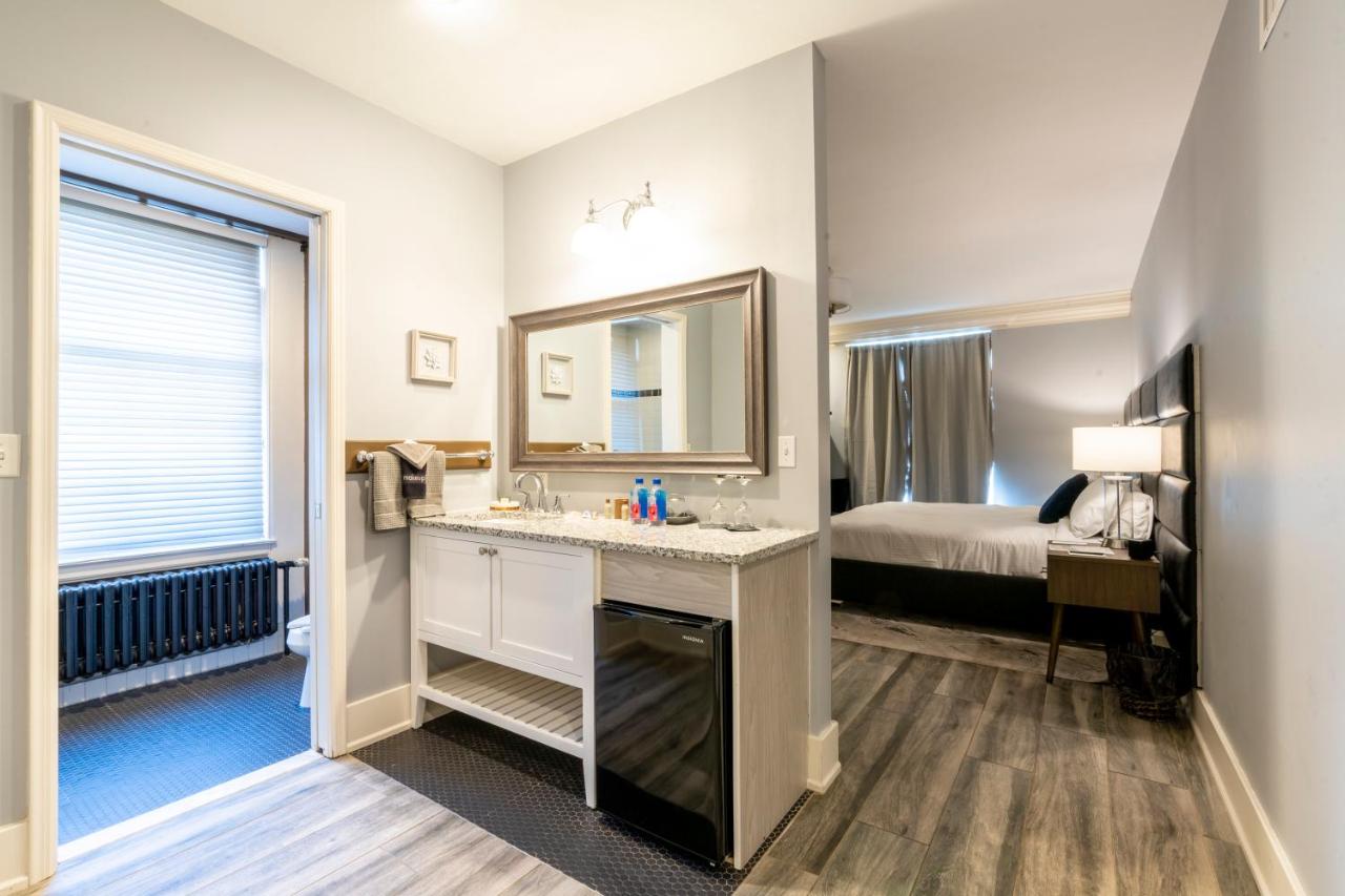 Luxury Room at Inn on Broadway