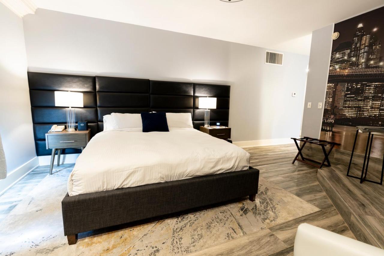 Luxury Room at Inn on Broadway