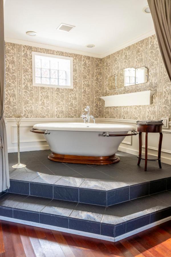 Luxury Room at Inn on Broadway