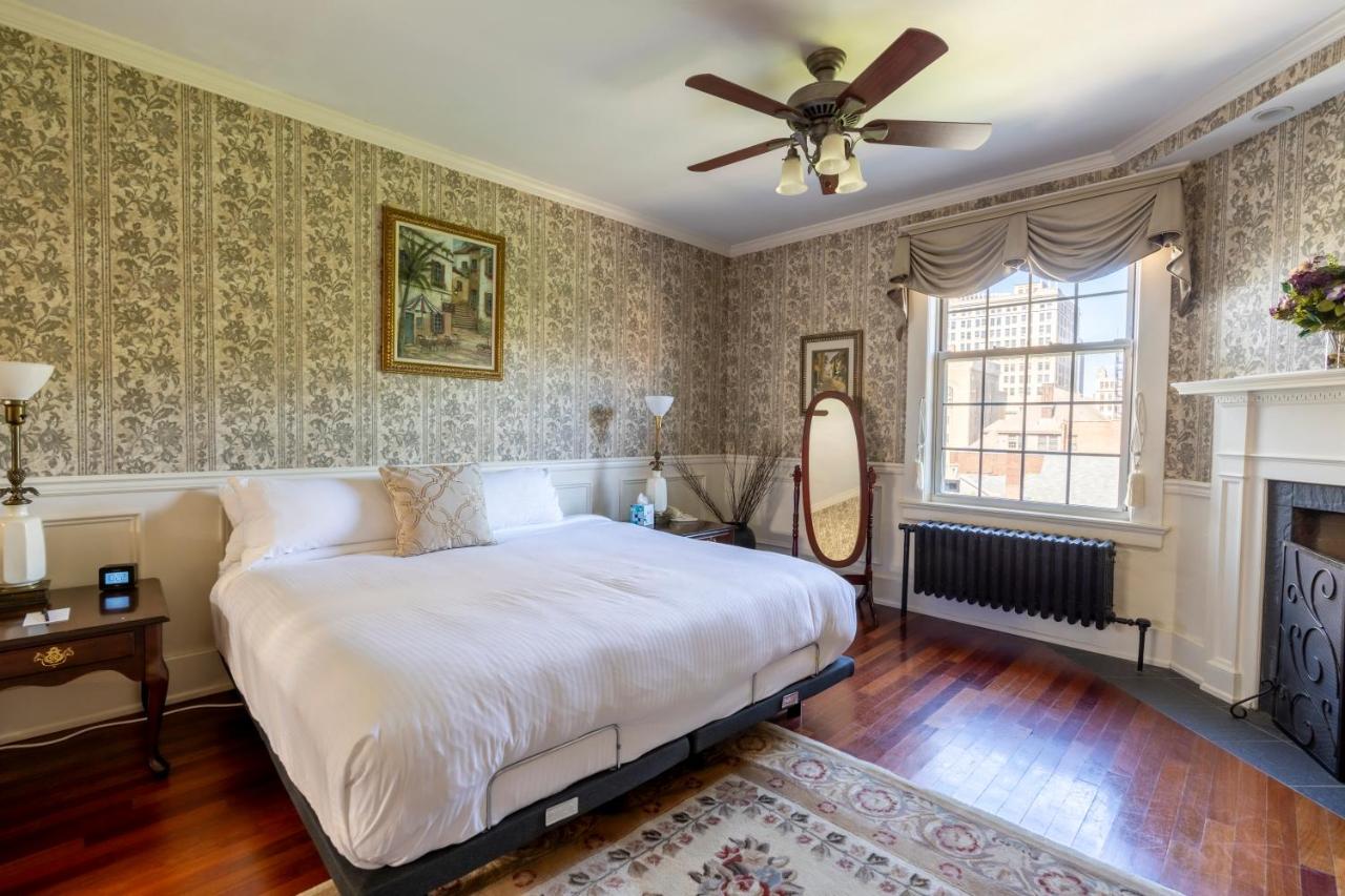 Luxury Room at Inn on Broadway
