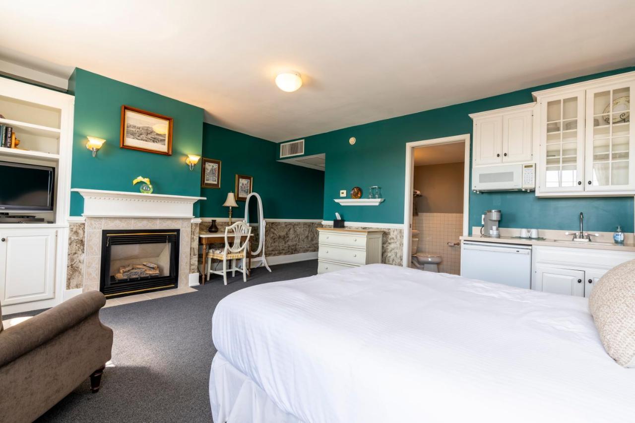 Deluxe Room at Inn on Broadway
