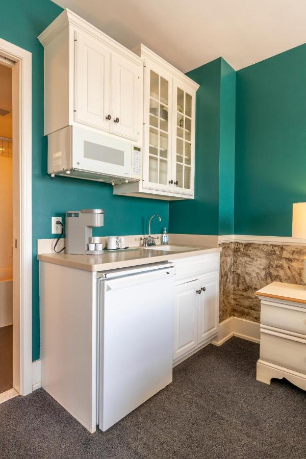 Deluxe Room at Inn on Broadway