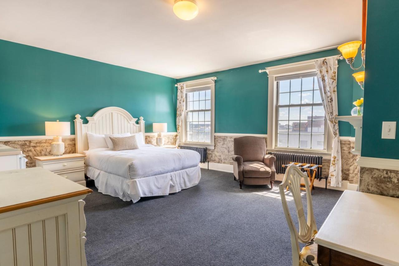 Deluxe Room at Inn on Broadway