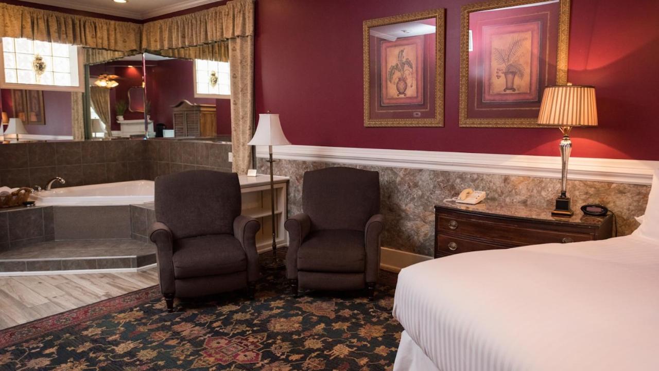 Luxury Room at Inn on Broadway