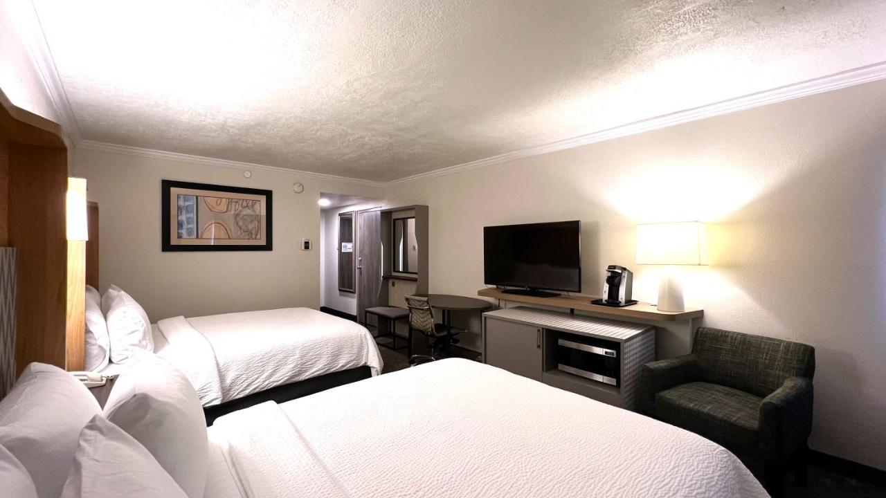 Queen Room - Non-Smoking at Holiday Inn Rock Springs by IHG
