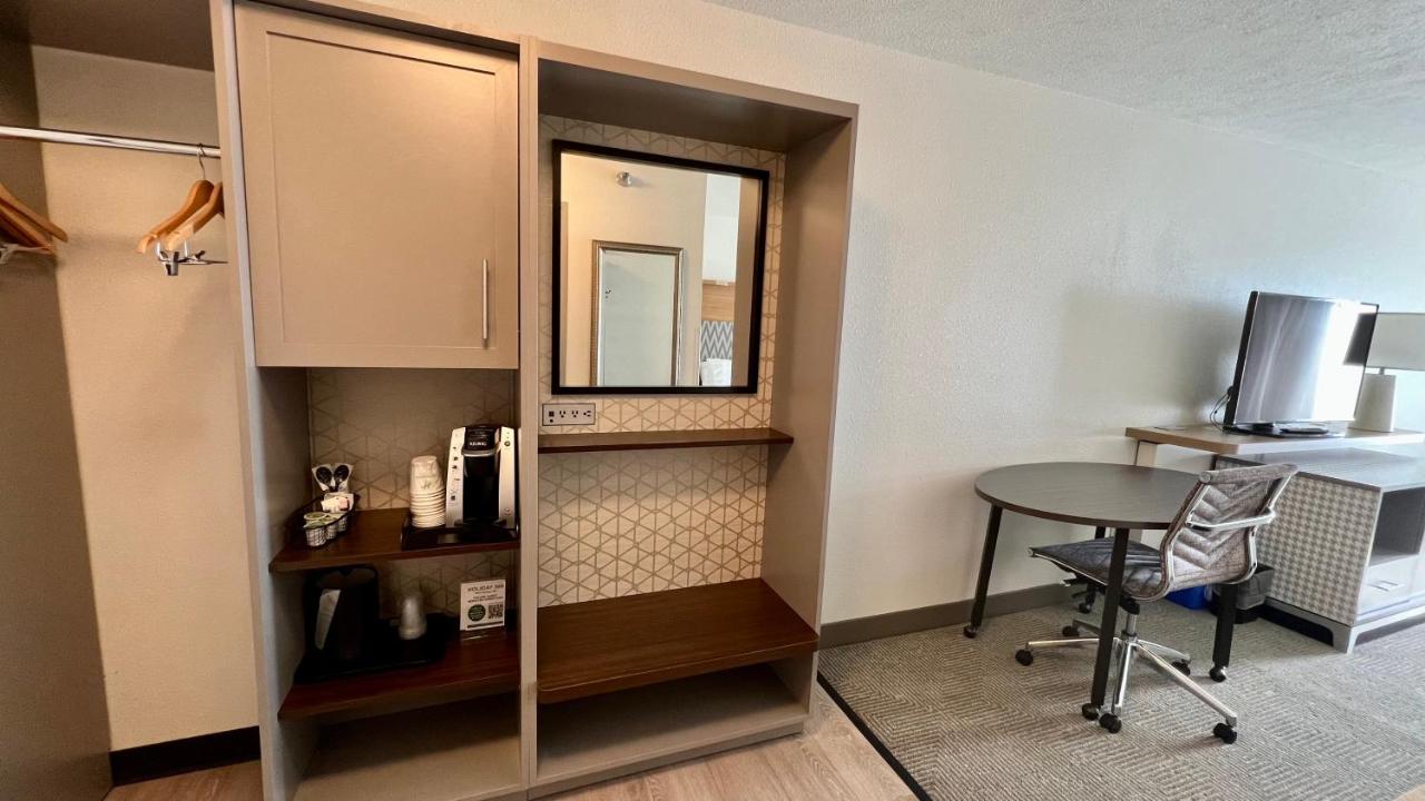 Executive Queen Room with Two Queen Beds - Non-Smoking at Holiday Inn Rock Springs by IHG