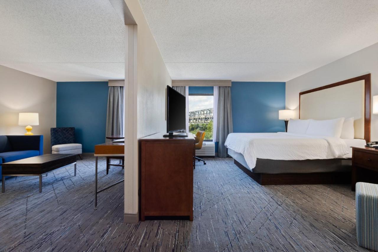 | Holiday Inn Express & Suites Cincinnati Riverfront, an IHG Hotel