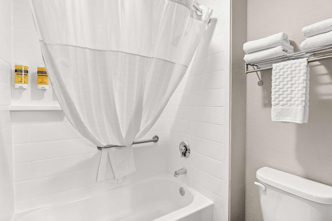 Queen Room with Two Queen Beds - Non-Smoking at Best Western Plus At Lake Powell
