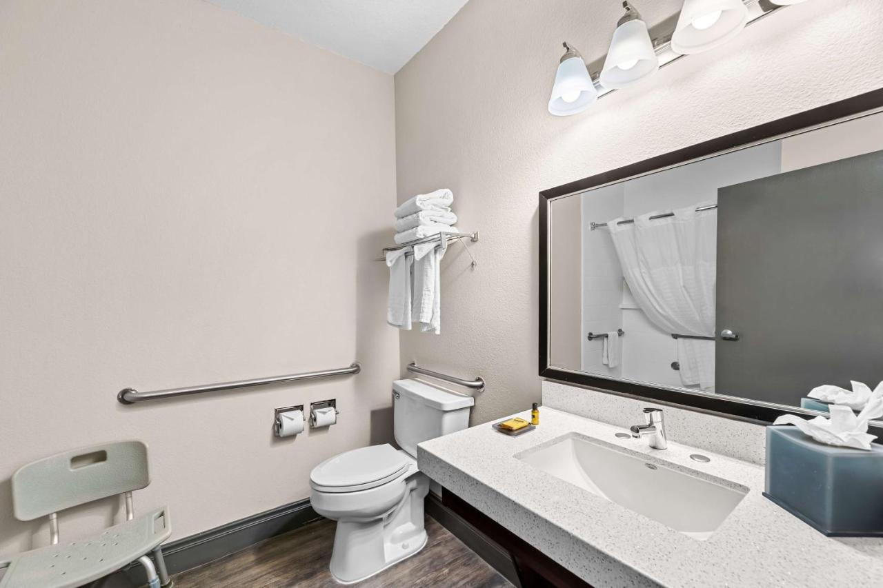 King Room with Bath Tub - Mobility Accessible/Non-Smoking at Best Western Plus At Lake Powell