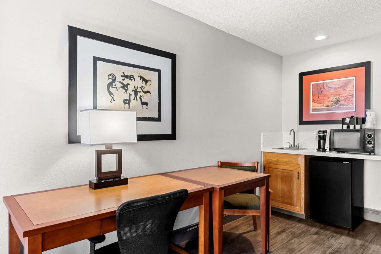 King Suite with Couch - Non-Smoking at Best Western Plus At Lake Powell