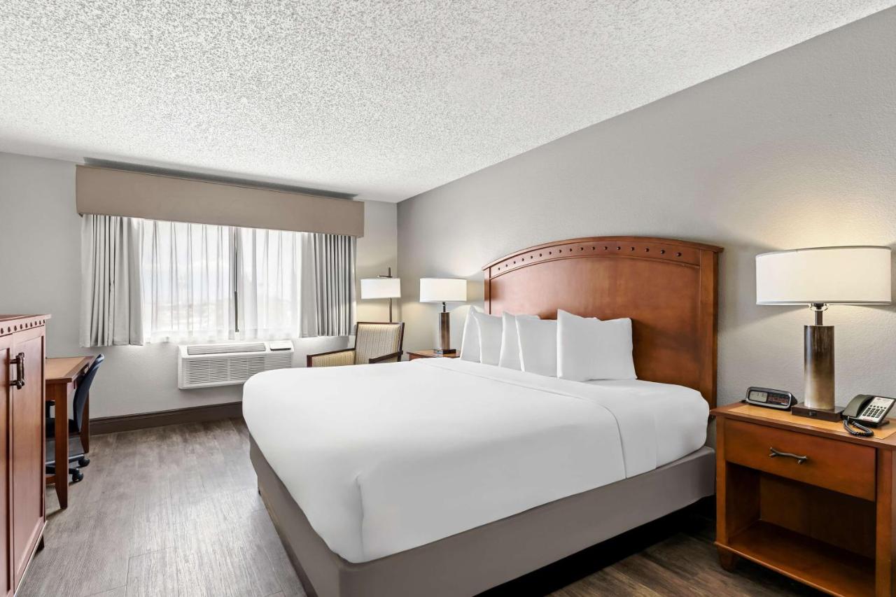 King Room with Bath Tub - Mobility Accessible/Non-Smoking at Best Western Plus At Lake Powell