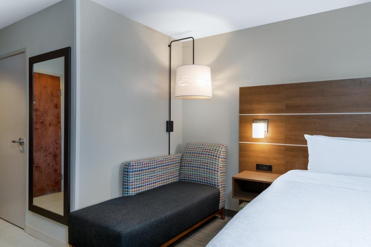 | Holiday Inn Express Colorado Springs Airport, an IHG Hotel