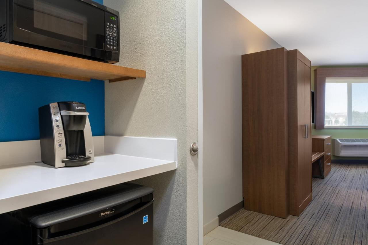 | Holiday Inn Express Colorado Springs Airport, an IHG Hotel