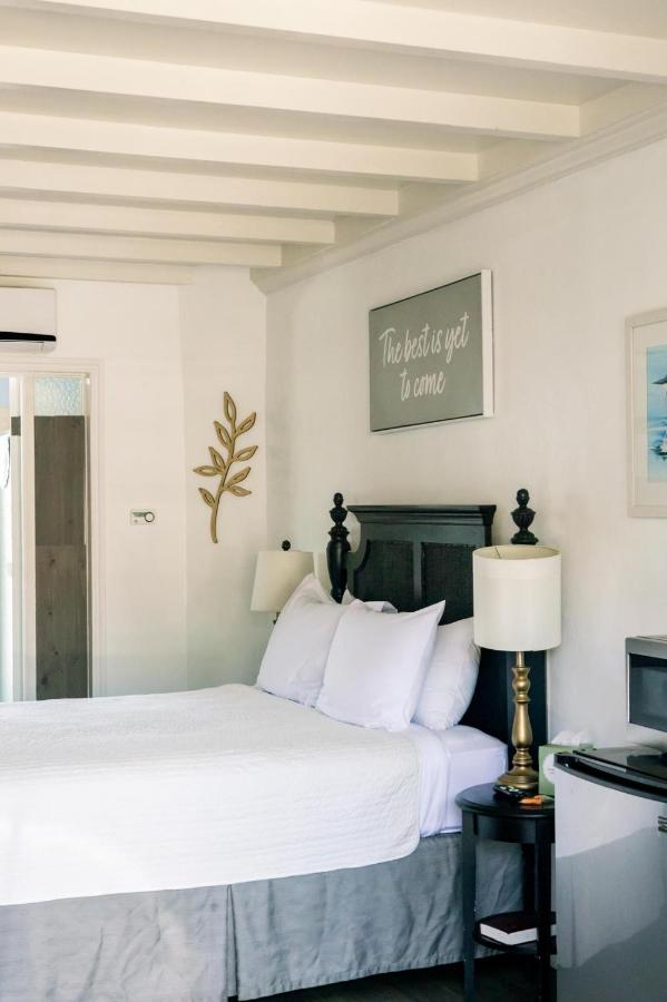 | Seaside Laguna Inn & Suites