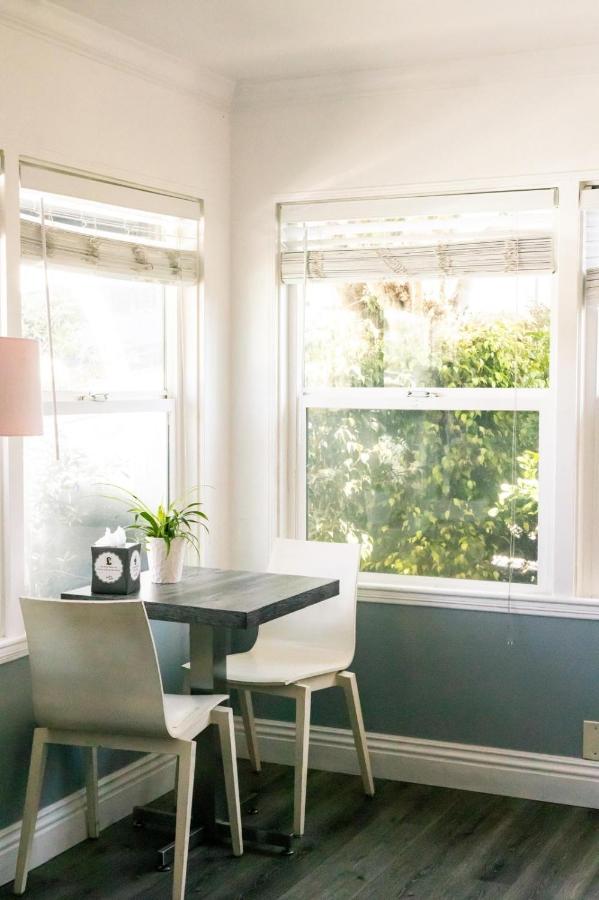 | Seaside Laguna Inn & Suites